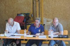 Der Vorstandstisch