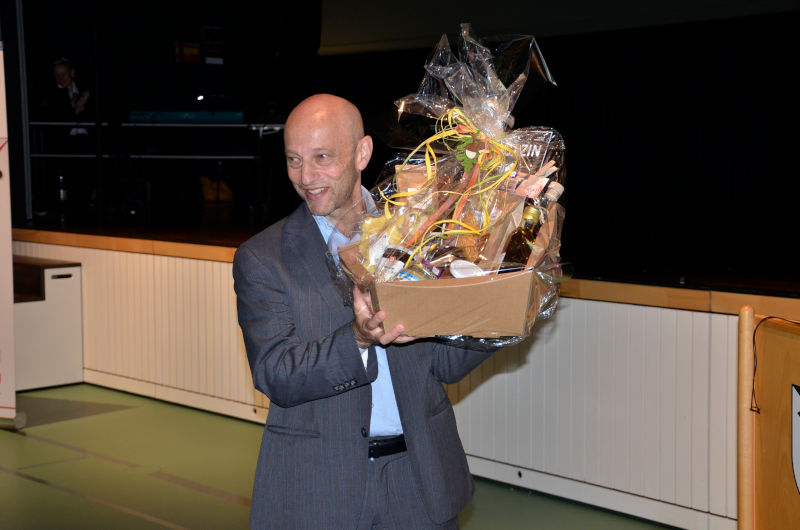 Daniel Bloch erhielt einen Geschenkkorb für seinen Auftritt